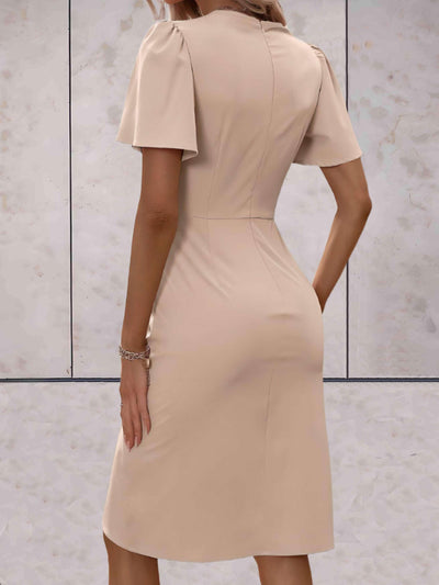 Caroline | Robe élégante à col en V
