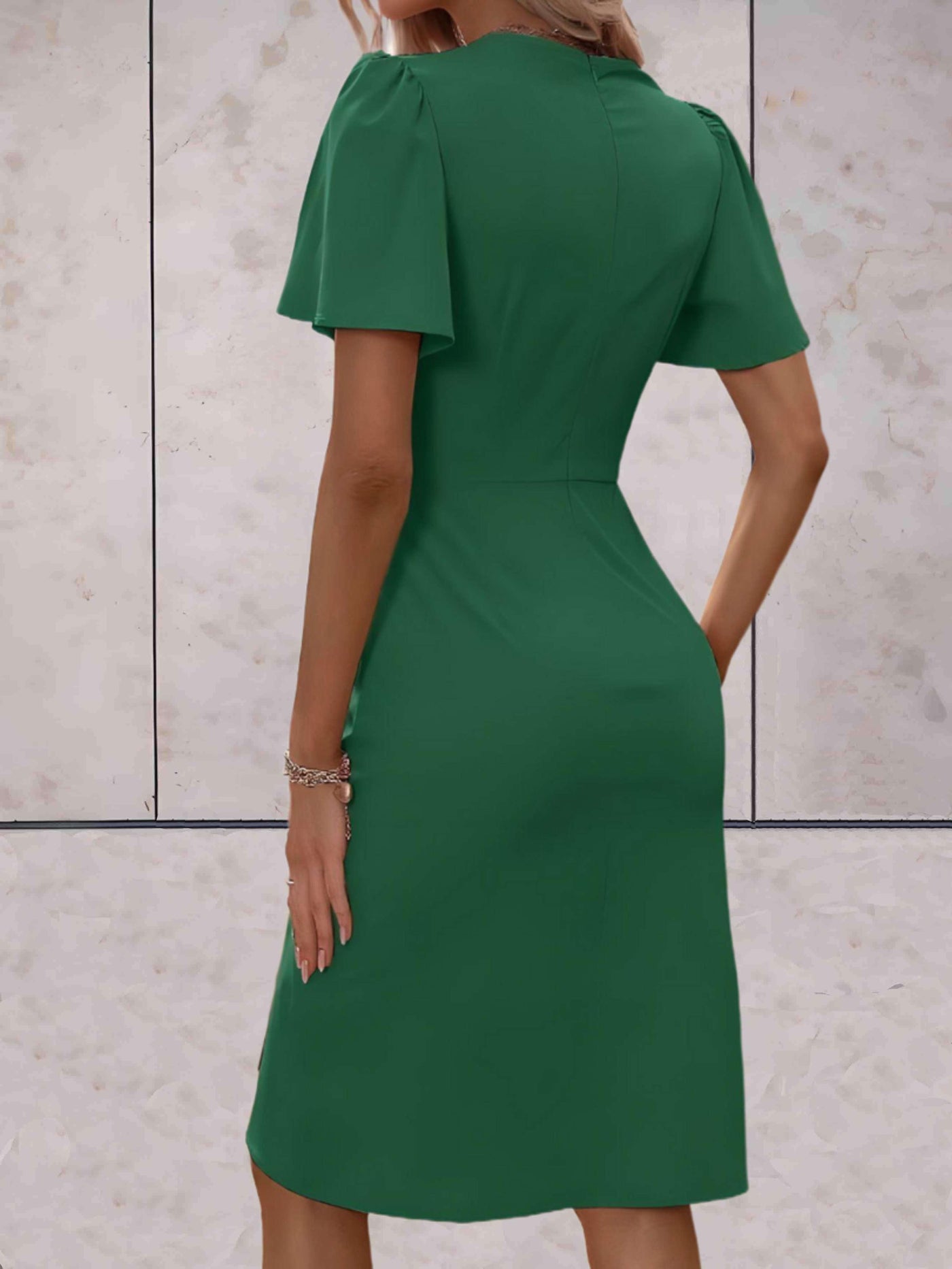 Caroline | Robe élégante à col en V