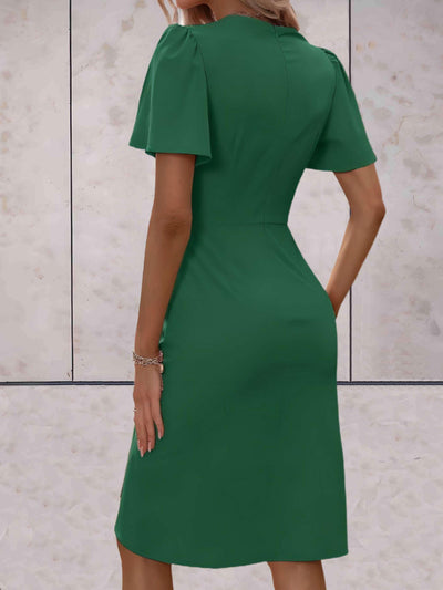 Caroline | Robe élégante à col en V